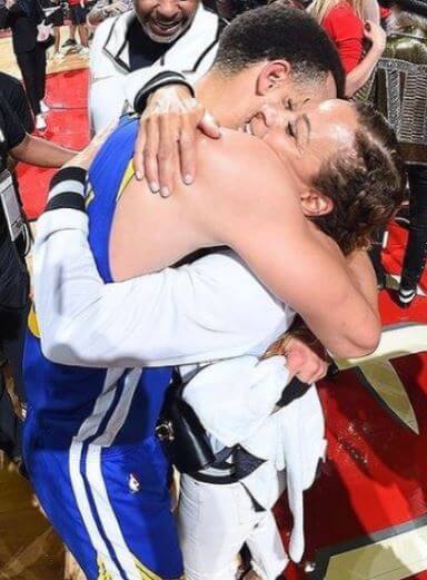 Sonya Curry embracing her son Stephen Curry after the basketball match.